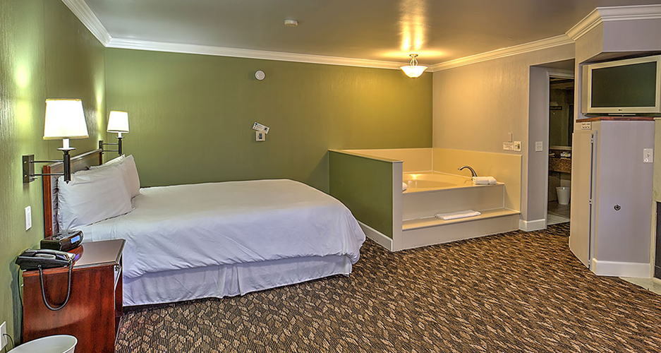 Spacious & Comfortable Rooms At Red Roof Inn Yuba City Bonanza - Marysville | HomeTowne Studios Yuba City Bonanza - Marysville
