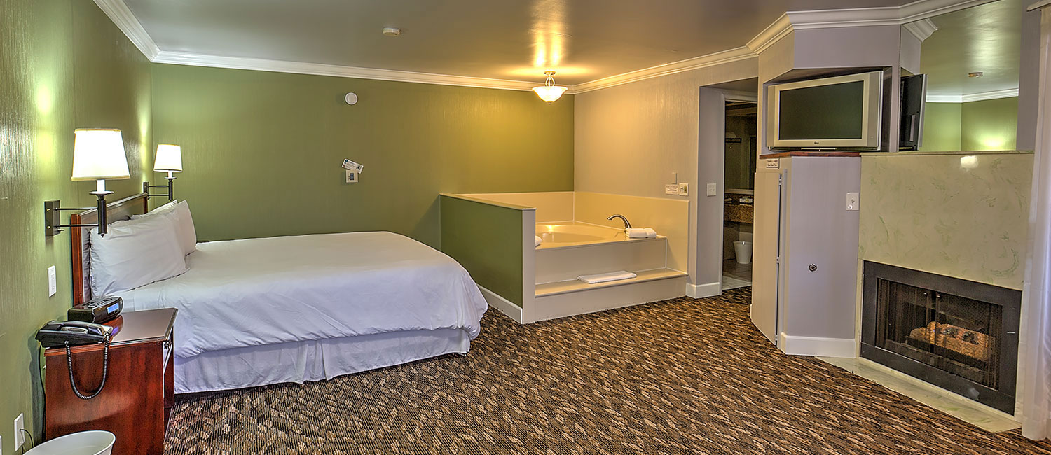 UNWIND WITH AN IN-ROOM HOT TUB