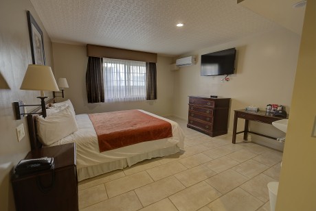 Bonanza Inn Guestrooms - Accessible King Room