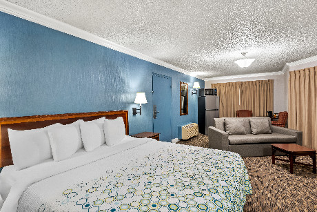 Suite 1 King Bed with Jetted Tub Non-Smoking